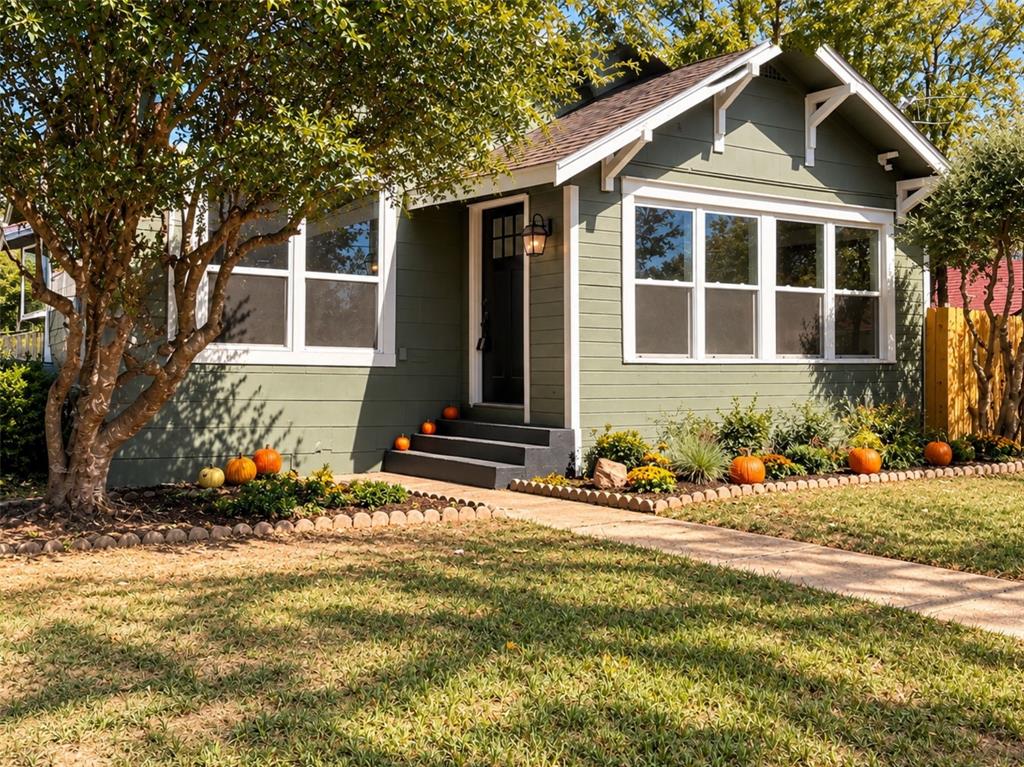 Photo of 1104 Park Street, Greenville, TX 75401 (MLS # 21420173)