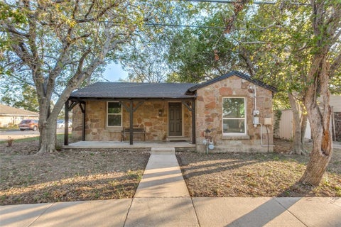 Photo of 1114 10th Street, Plano, TX 75074 (MLS # 21419699)