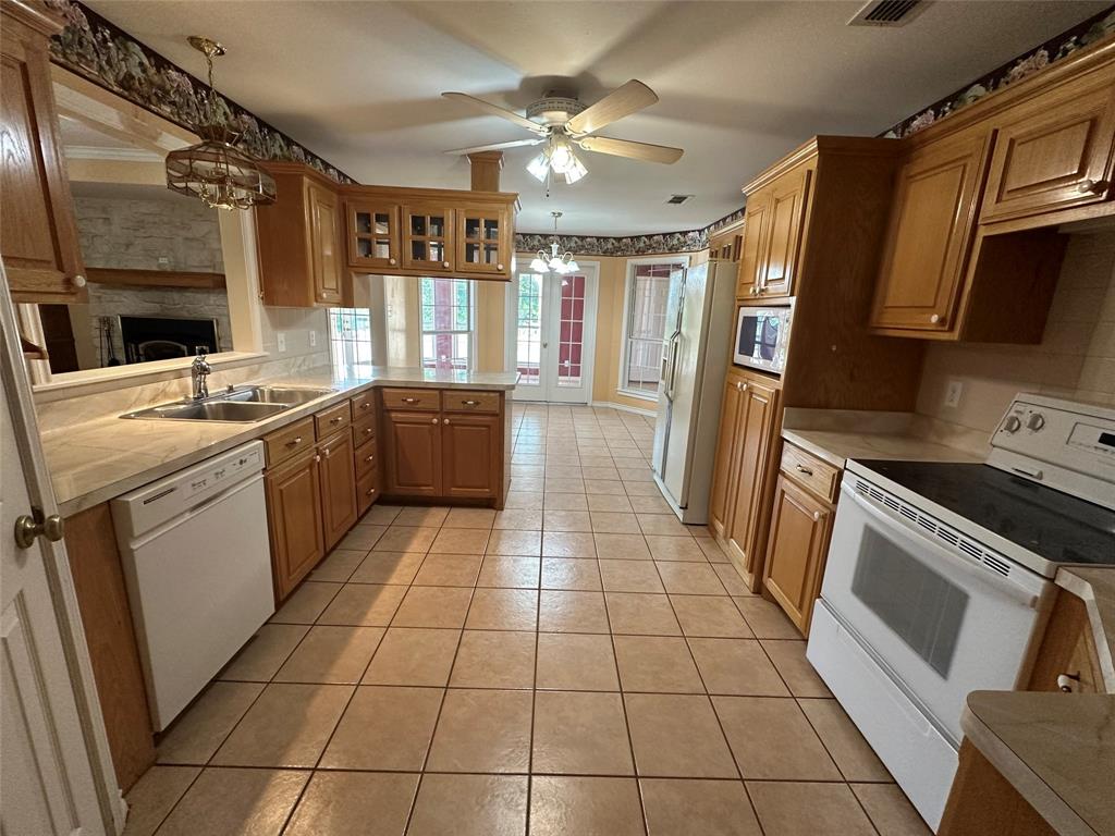 J E White Surv Abs #610 - Residential