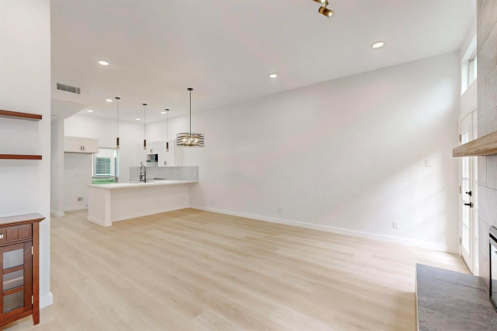 4015 Holland Avenue 102