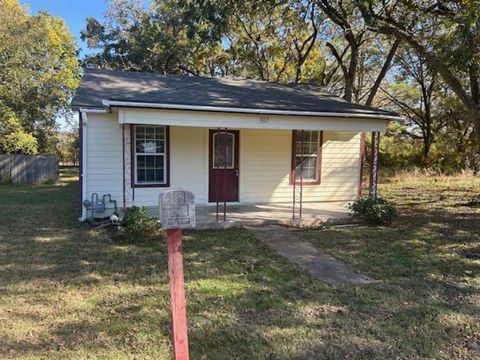 307 S Jernigan Street Bells TX 75414