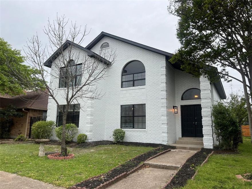 BEAUTIFUL 4 BEDROOMS HOME, WITH AN OFFICE,  NEWLY REMODEL, NEW FLOORING AND CARPET, FRESHLY PAINTED, PERFECT FOR FAMILY REUNIONS, MOVE IN READY,  LOTS OF EXTRAS ON THIS OPEN PLAN HOME,  BRING YOUR OFFERS AND CLIENTS. NOW IS ALSO AVAILABLE FOR LEASE