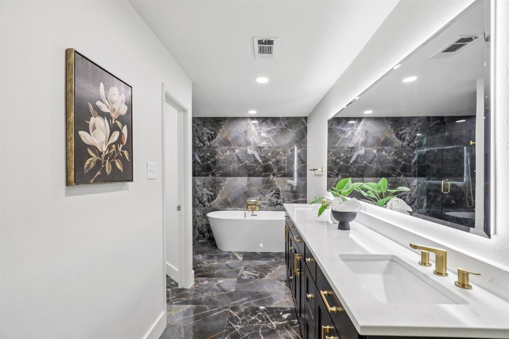 Arlington, Texas 76012, United States, 4 Bedrooms Bedrooms, ,3 BathroomsBathrooms,Residential,Active,237930