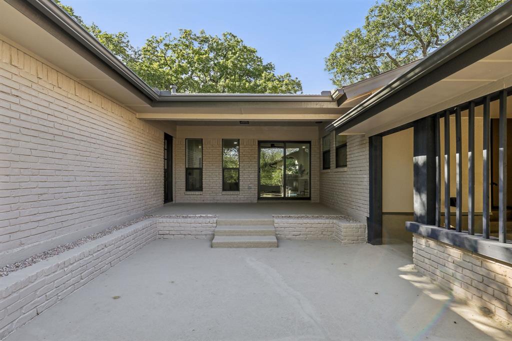 Arlington, Texas 76012, United States, 4 Bedrooms Bedrooms, ,3 BathroomsBathrooms,Residential,Active,237930