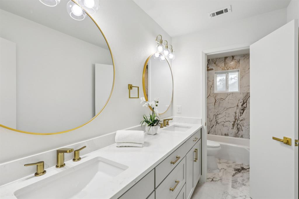 Arlington, Texas 76012, United States, 4 Bedrooms Bedrooms, ,3 BathroomsBathrooms,Residential,Active,237930