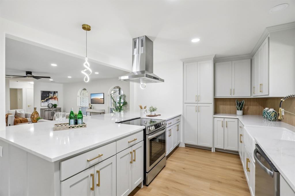 Arlington, Texas 76012, United States, 4 Bedrooms Bedrooms, ,3 BathroomsBathrooms,Residential,Active,237930