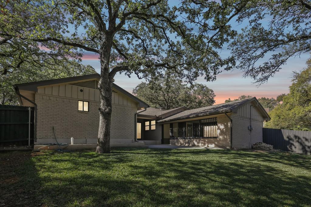 Arlington, Texas 76012, United States, 4 Bedrooms Bedrooms, ,3 BathroomsBathrooms,Residential,Active,237930