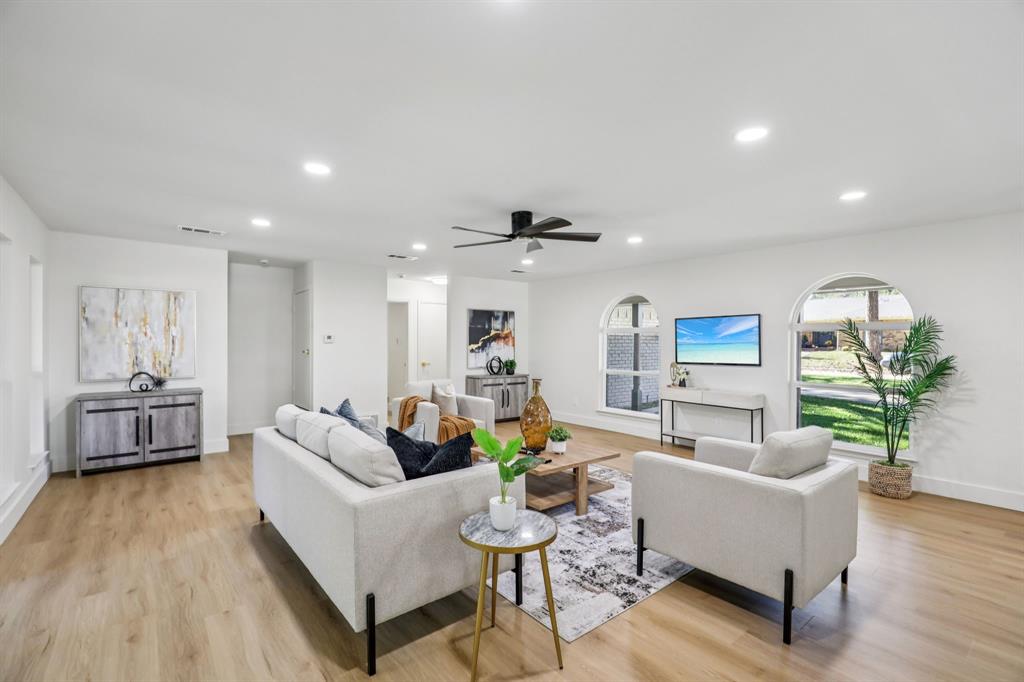 Arlington, Texas 76012, United States, 4 Bedrooms Bedrooms, ,3 BathroomsBathrooms,Residential,Active,237930