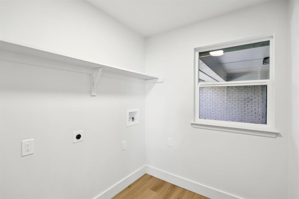 Arlington, Texas 76012, United States, 4 Bedrooms Bedrooms, ,3 BathroomsBathrooms,Residential,Active,237930