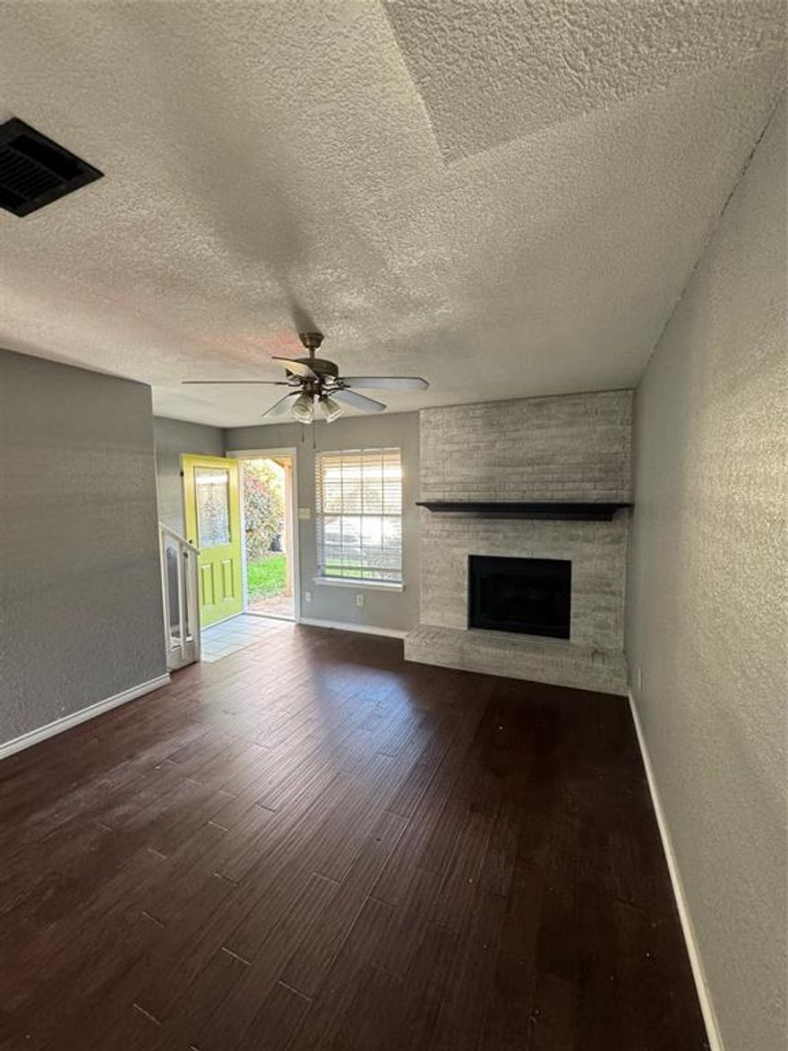 Enjoy this comfortable home that's just a short walk away from the historical Main St of Grapevine. This apartment has 2 oversized bedrooms and 1.5 bathrooms, along with a huge size yard!
