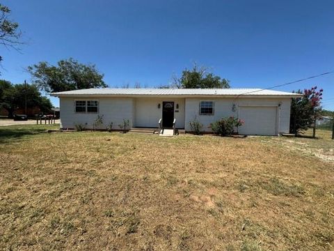 302 S Reeves Street Loraine TX 79532