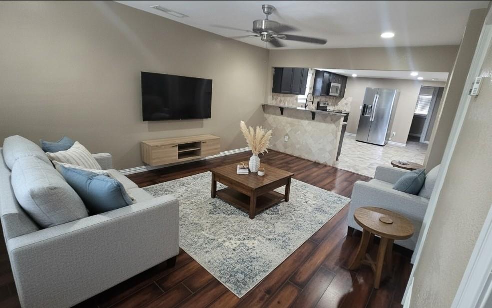 2212 Harris Lane
