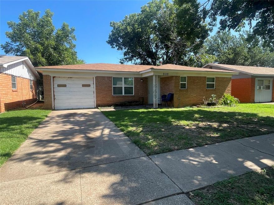 Nice 2 bed 1 bath home that is currently lease for $1,0000.00 a month.  Units are occupied and can be viewed with an executed contract.  This property is part of a portfolio.  Ask agent for information on full portfolio