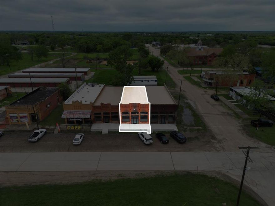 Unleash your creativity in the heart of downtown Rice, Texas! This flexible commercial space is a true blank canvas,
ready for your unique business vision—whether it’s a boutique, office, studio, or something entirely original. Situated
on a main street with strong visibility and consistent traffic, the location ensures great exposure and easy access for
both customers and clients. The open-concept layout allows for full customization, giving you the freedom to design the
space to fit your exact needs. Don’t miss this opportunity—schedule your showing today!