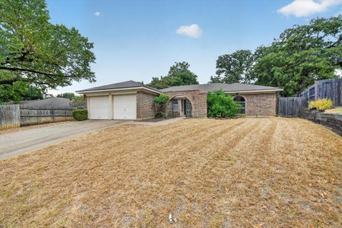 Photo of 1617 Bent Oak Drive, Bedford, TX 76021 (MLS # 21369455)