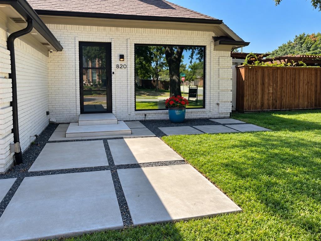 820 Raywood Circle