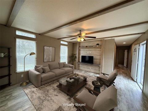 Photo of 821 Quail Run, Seven Points, TX 75143 (MLS # 21211081)