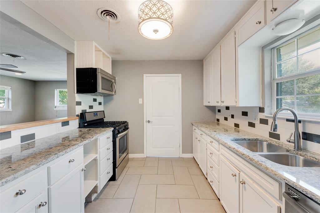 North Richland Hills, Texas 76180, United States, 3 Bedrooms Bedrooms, ,2 BathroomsBathrooms,Residential,Contingent,15797