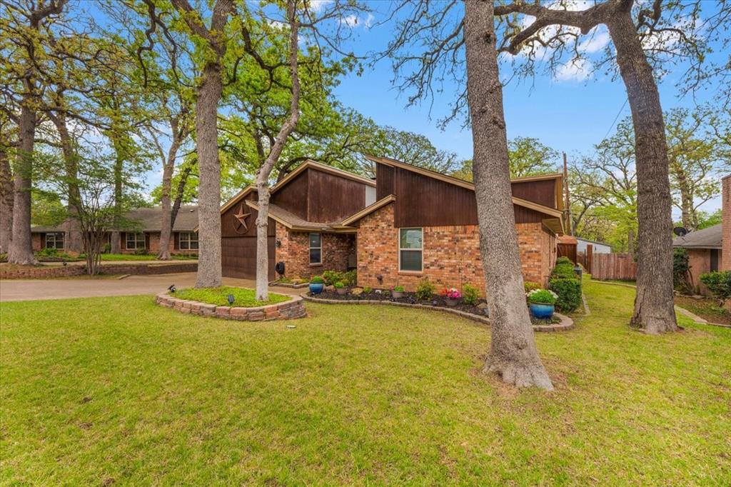 826 Lake Forest Court