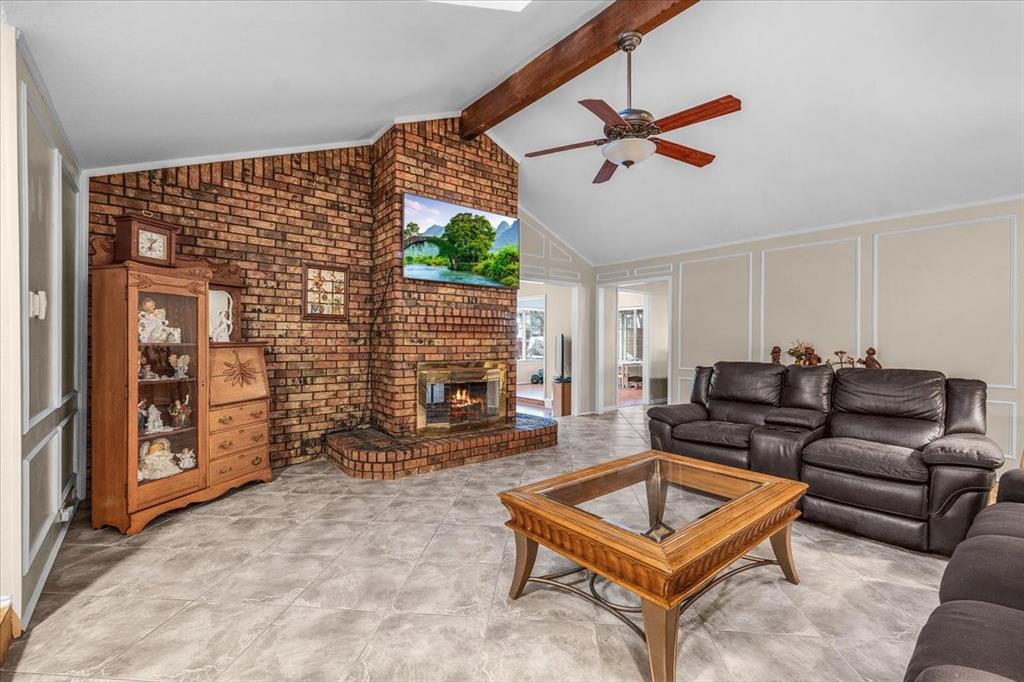 826 Lake Forest Court