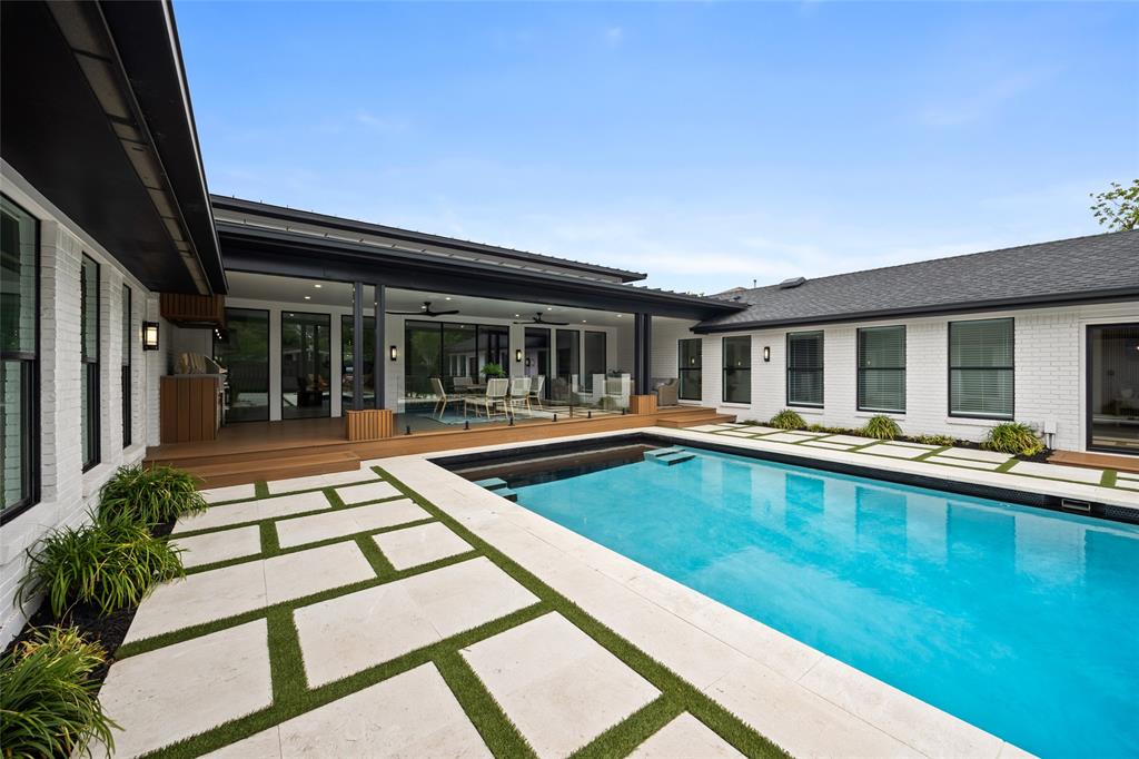 4624 Willow Lane