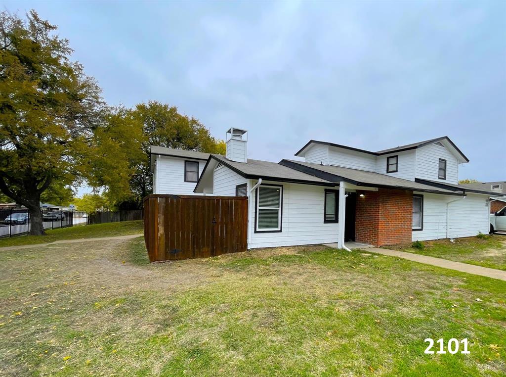 2101 Knoll Crest Drive 2101, 2103, 2105, 2107