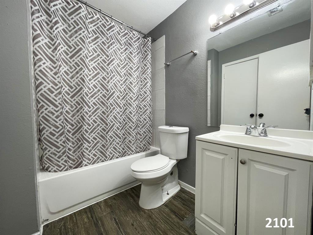 2101 Knoll Crest Drive 2101, 2103, 2105, 2107