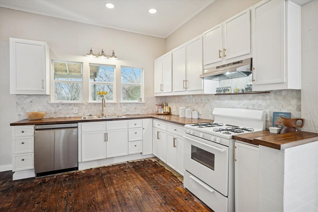 G-0056 BLAGG SAMUEL A-G0056, ACRES .4597, 75 X 267 - Residential