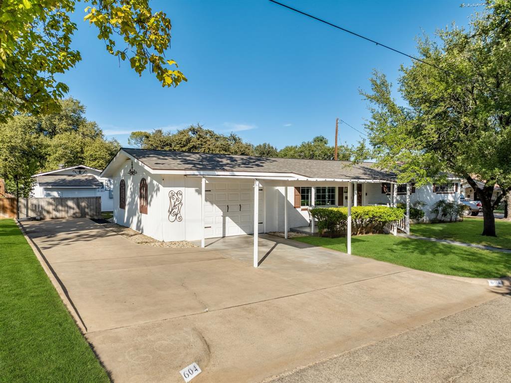 604 Crestview Drive