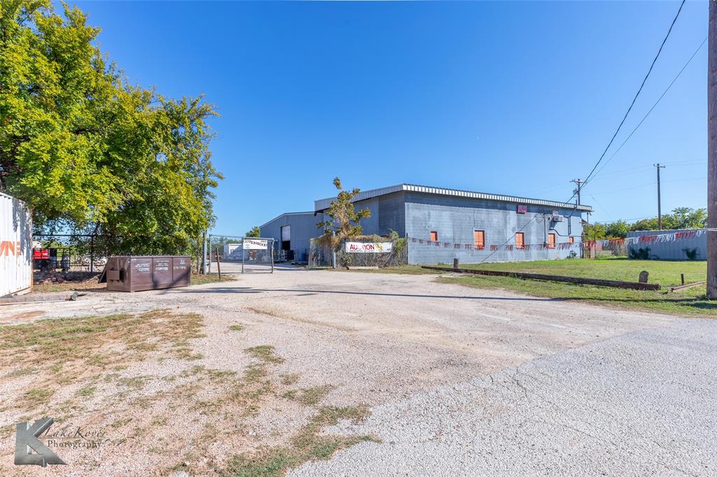 NORTH TREADAWAY - Commercial Sale