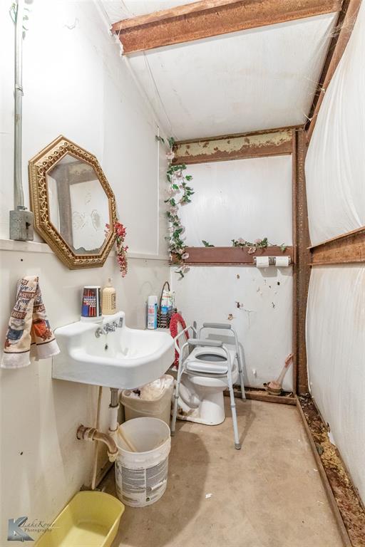 NORTH TREADAWAY - Commercial Sale