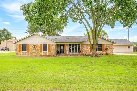 132 Southwood Drive Burleson TX 76028