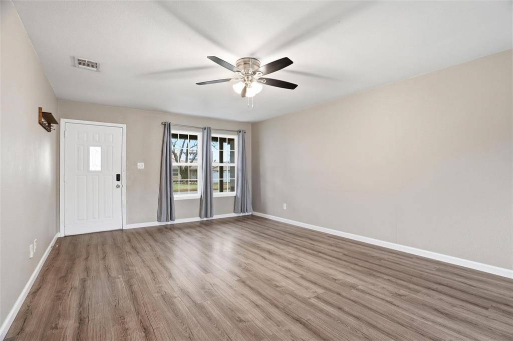 120 NW Suzanne Terrace