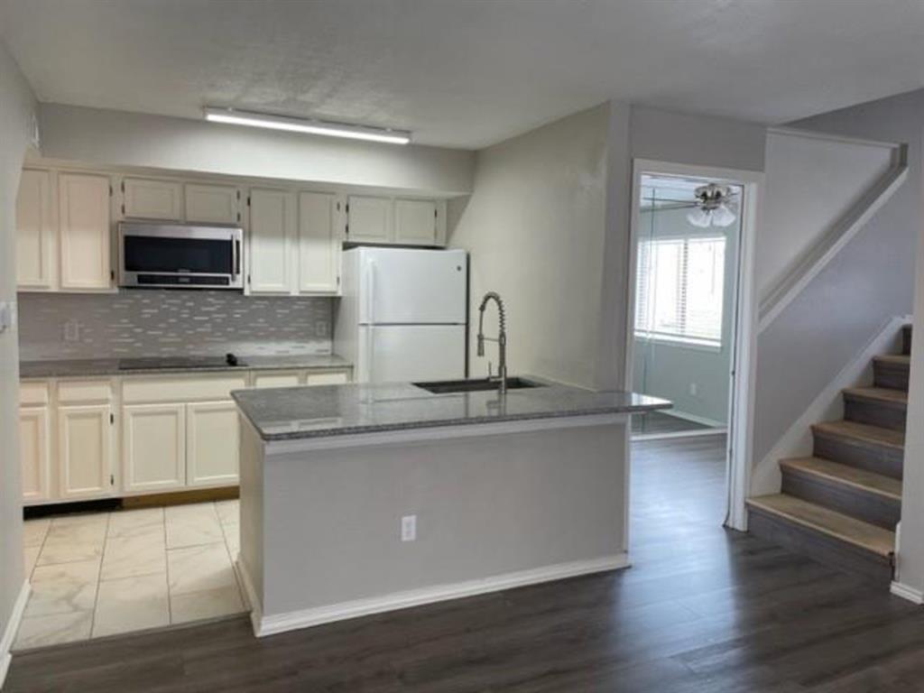 View Dallas, TX 75243 condo