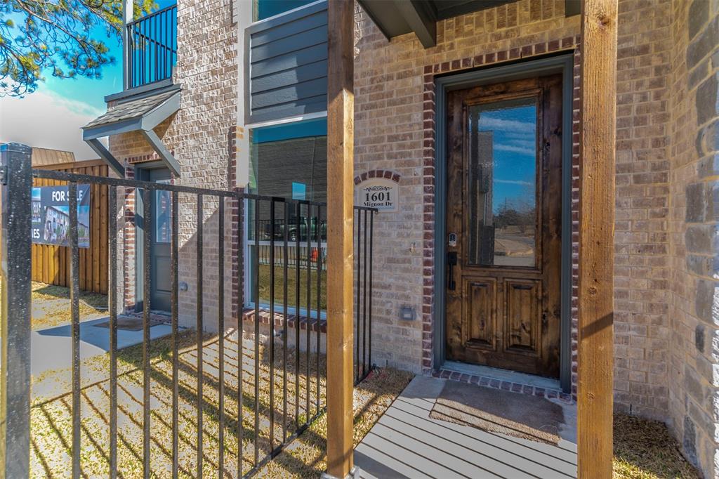 View Arlington, TX 76010 townhome