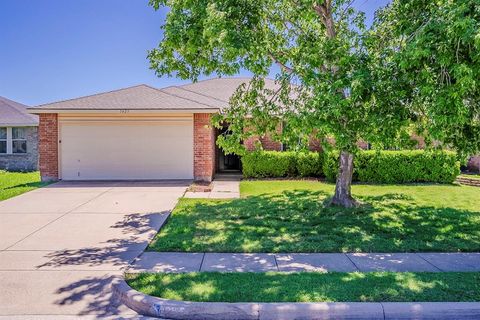 1423 Queen Annes Drive Burleson TX 76028