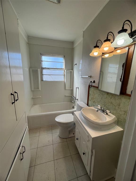 215 E Rutherford Street