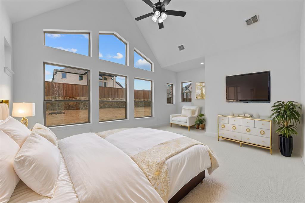 1704 Holly Oak Way