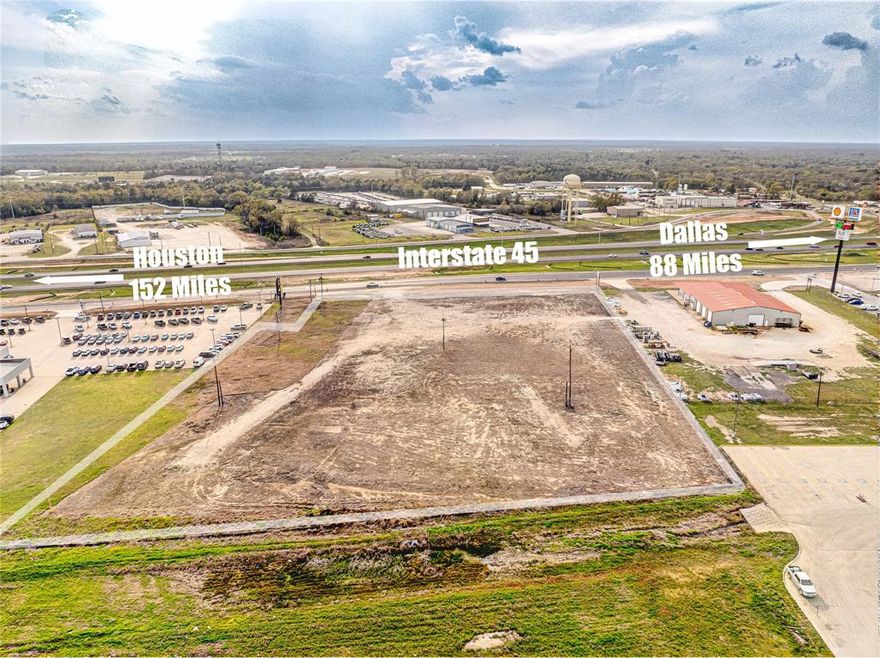 5.21 acres located on east side of northbound IH45 between Hwy 84 and Commerce Street in the growing community of Fairfield. Property has on zoning meaning that there are many types of businesses that could locate on this prime real estate.