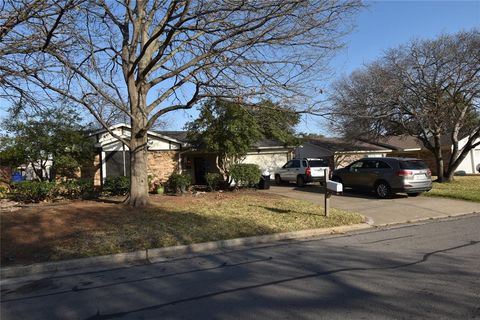Photo of 824 Barkridge Trail, Burleson, TX 76028 (MLS # 21194665)