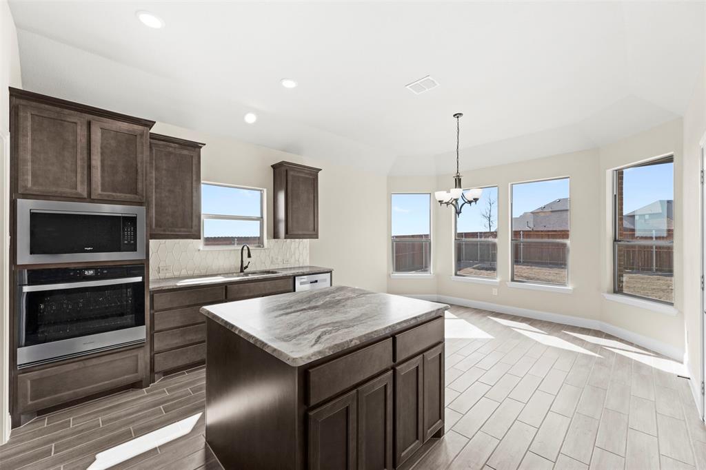 910 Golden Meadow