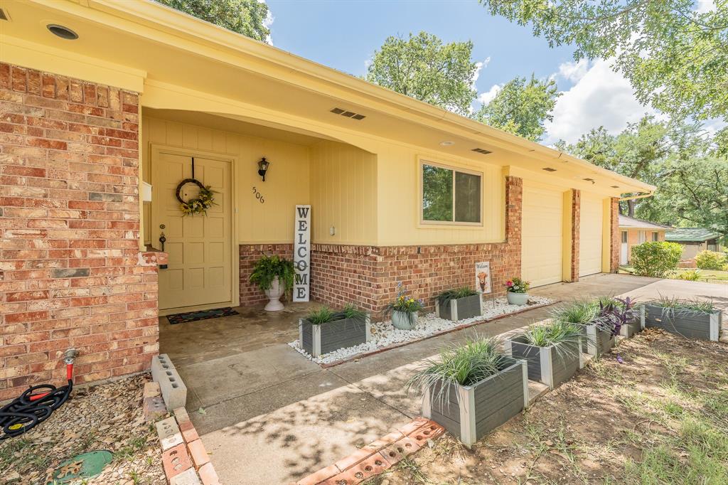 506 E Huitt Lane