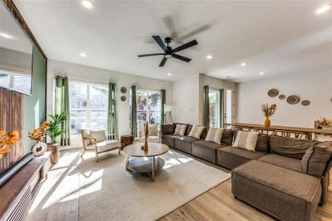 Photo of 1116 Muncie Avenue, Dallas, TX 75212 (MLS # 21347730)