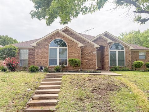 Photo of 554 Valley View Drive, Lewisville, TX 75067 (MLS # 21229256)