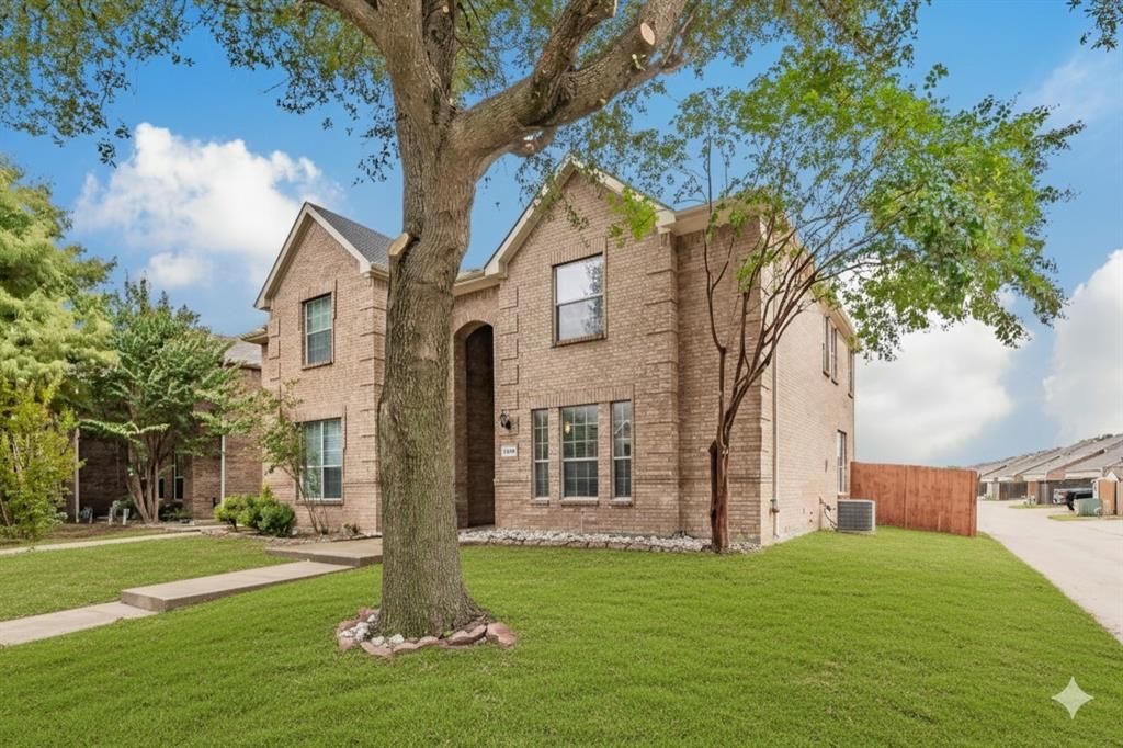 Photo of 5446 Prairie Lane, Grand Prairie, TX 75052 (MLS # 21194238)