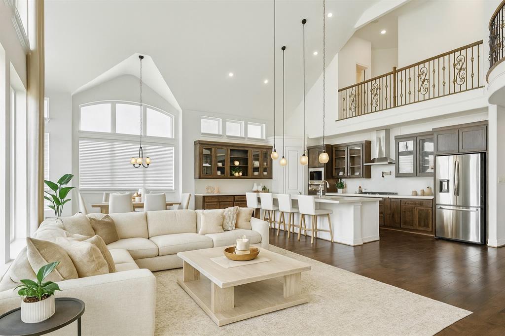 Breezy Hill. Ph 11 - Residential