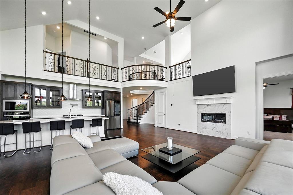 Breezy Hill. Ph 11 - Residential