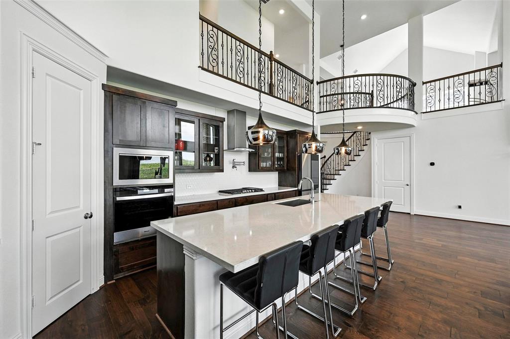 Breezy Hill. Ph 11 - Residential