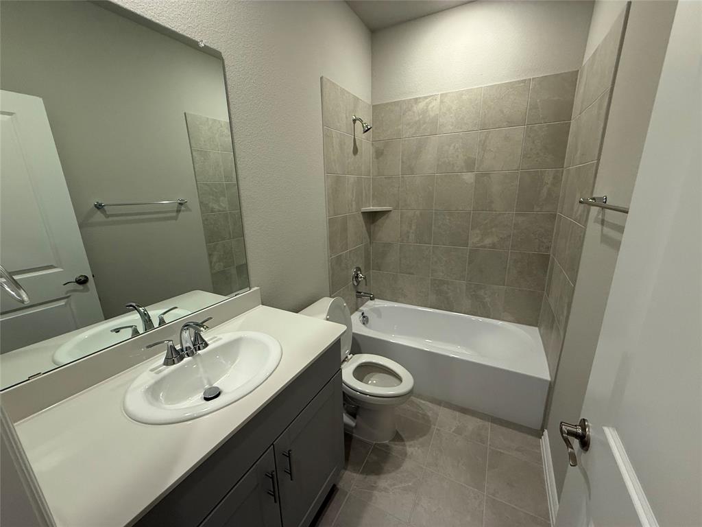 SIMPSON CROSSING PHASE 4 - Residential Lease