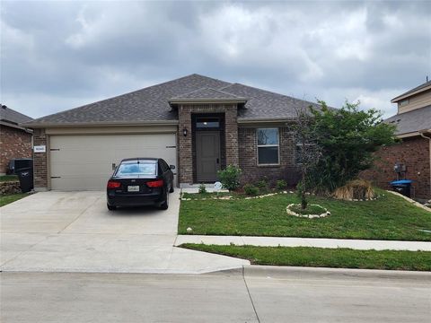 Photo of 9240 Castorian Drive, Fort Worth, TX 76131 (MLS # 21179389)